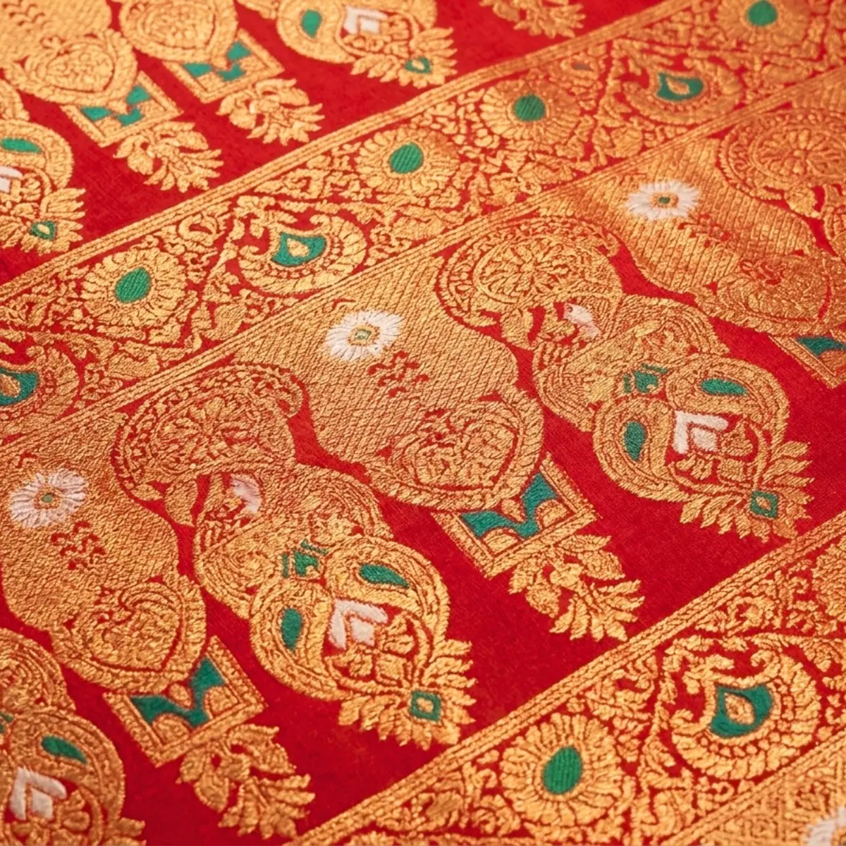 White Red Zari Sarees | Festive & Puja Special White Red Saree for Women - Image 3