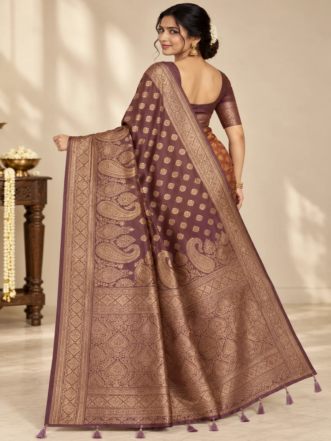 Traditional Bamboo Silk Saree - Mauve Purple with Antique Gold Zari - Image 3